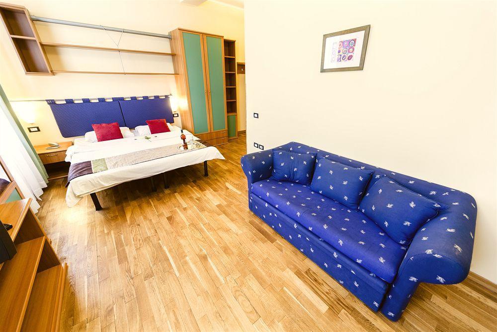 Central Hotel Tiepolo Прага Екстериор снимка