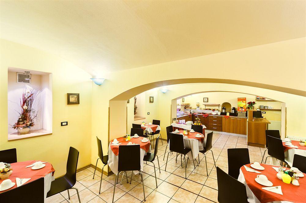 Central Hotel Tiepolo Прага Екстериор снимка