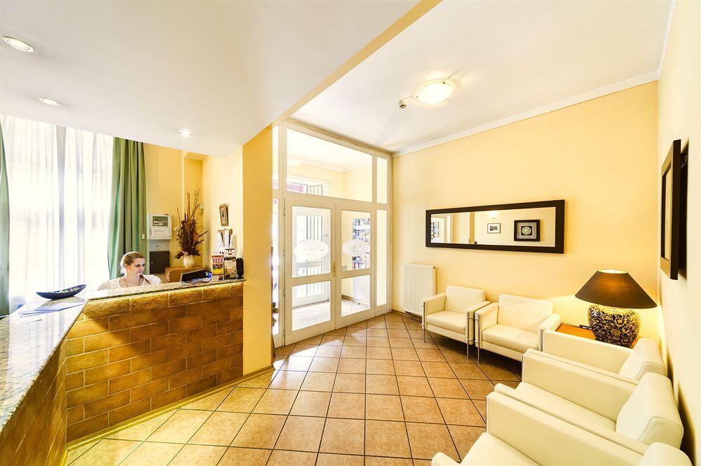 Central Hotel Tiepolo Прага Екстериор снимка
