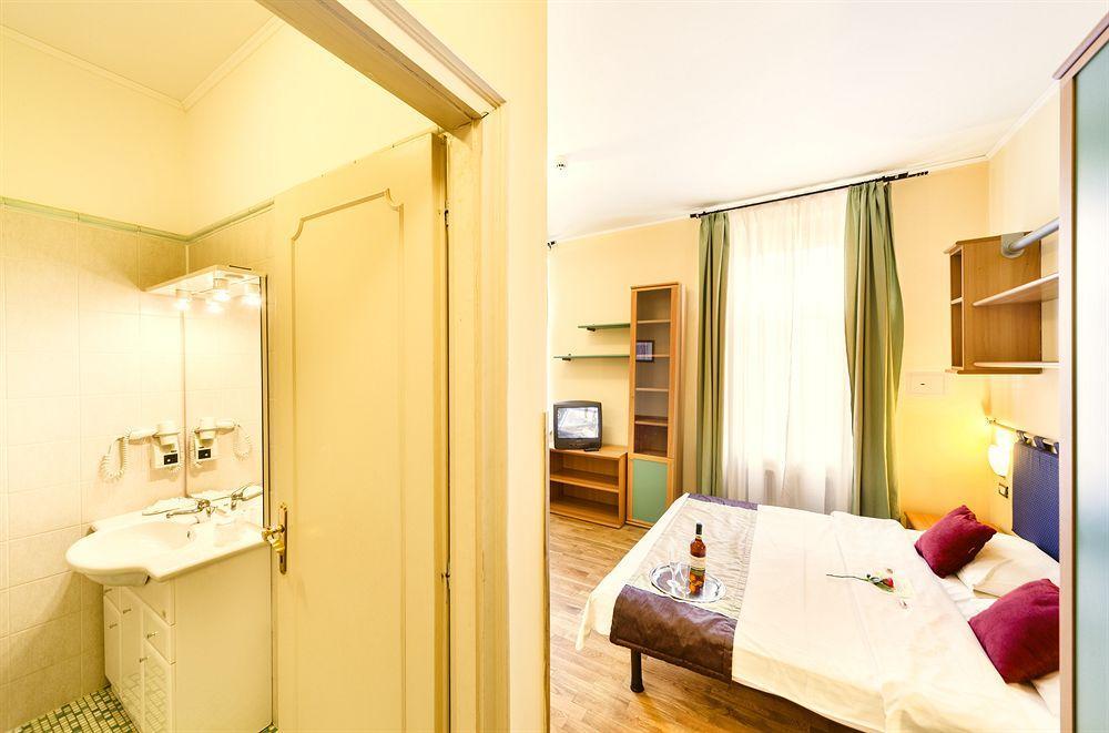 Central Hotel Tiepolo Прага Екстериор снимка