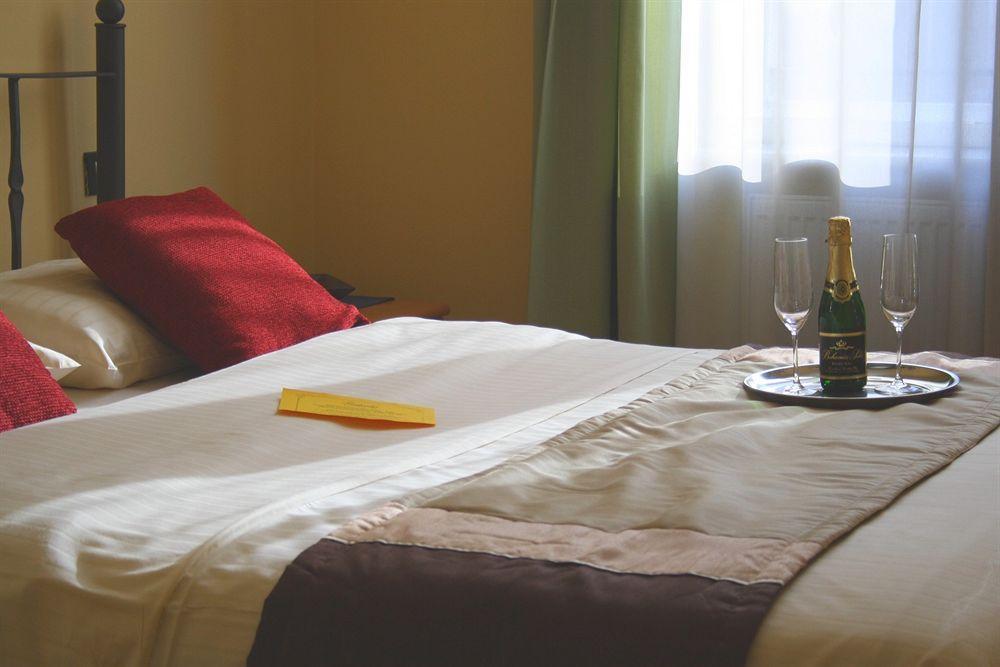 Central Hotel Tiepolo Прага Екстериор снимка